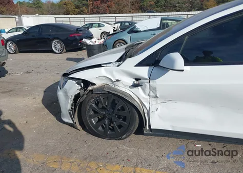 2023 Tesla Model X Dual Motor All-Wheel Drive/Standard Range z USA, uszkodzony, nr VIN 7SAXCBE56PF365514